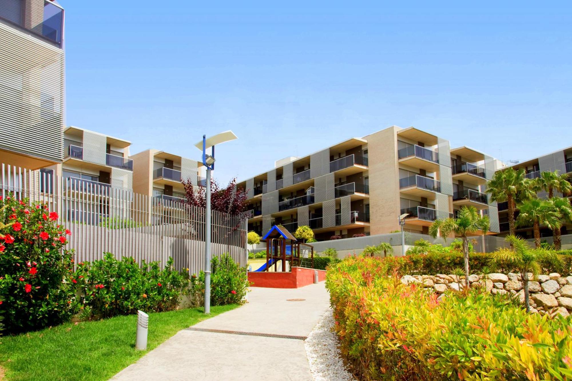 Rentalmar Paradise Families Only Con Parking Salou Exteriör bild
